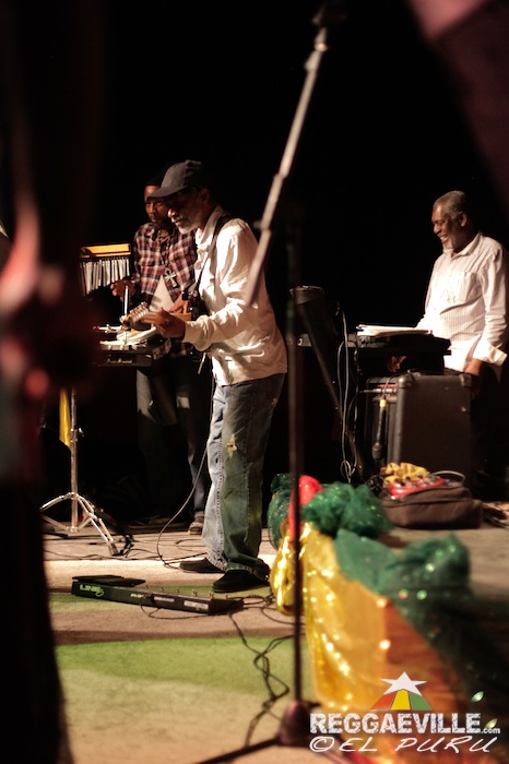 Photos: Fred Locks in Bull Bay, Jamaica @ Cable Hut 11/29/2013